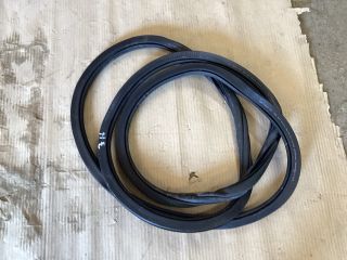 bontott VW PASSAT B8 Jobb hátsó Gumikéder