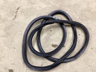 bontott VW PASSAT B8 Jobb hátsó Gumikéder