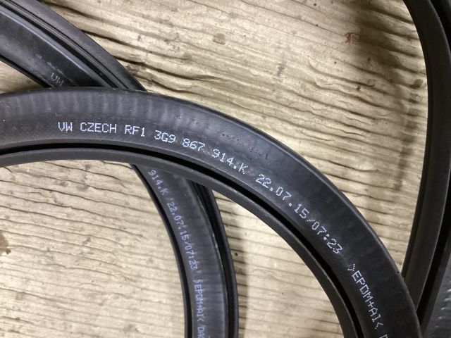 bontott VW PASSAT B8 Jobb hátsó Gumikéder