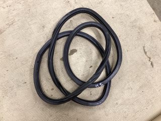 bontott VW PASSAT B8 Jobb hátsó Gumikéder