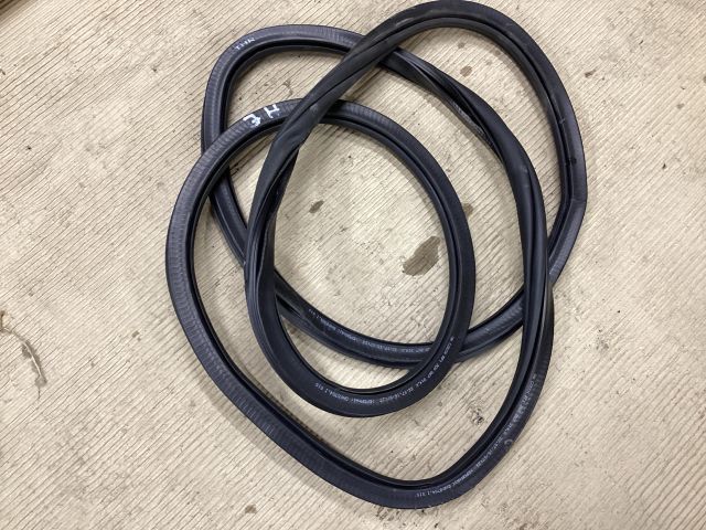 bontott VW PASSAT B8 Jobb hátsó Gumikéder