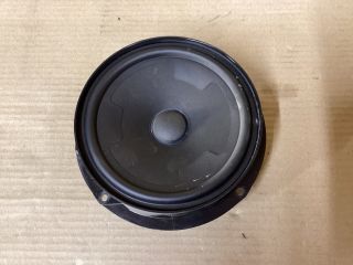 bontott VW PASSAT B8 Jobb hátsó Hangszóró
