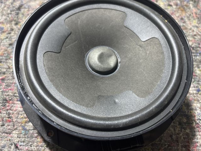 bontott VW PASSAT B8 Jobb hátsó Hangszóró