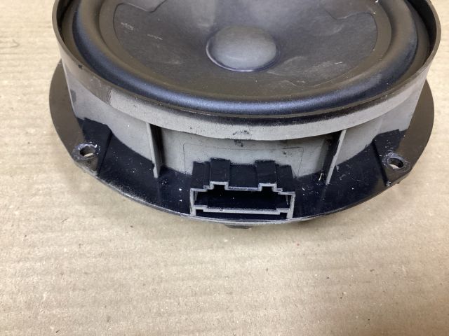 bontott VW PASSAT B8 Jobb hátsó Hangszóró