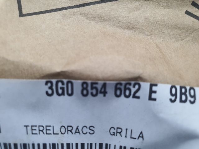 bontott VW PASSAT B8 Jobb Ködfényszóró Lámpakeret