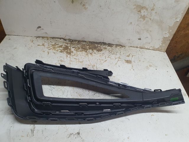 bontott VW PASSAT B8 Jobb Ködfényszóró Lámpakeret