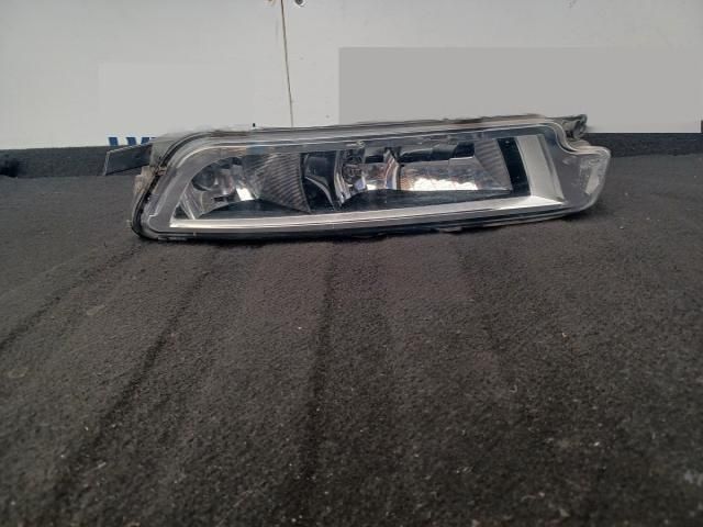 bontott VW PASSAT B8 Jobb Ködfényszóró