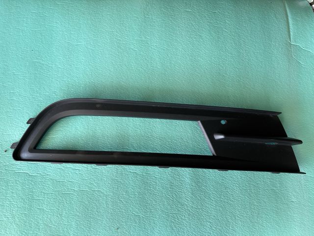 bontott VW PASSAT B8 Jobb Ködlámpa Rács