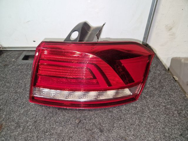 bontott VW PASSAT B8 Jobb Külső Hátsó Lámpa