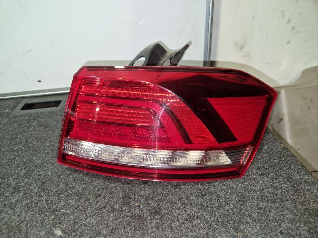 bontott VW PASSAT B8 Jobb Külső Hátsó Lámpa