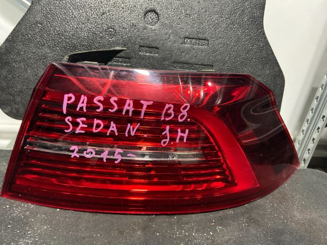 bontott VW PASSAT B8 Jobb Külső Hátsó Lámpa