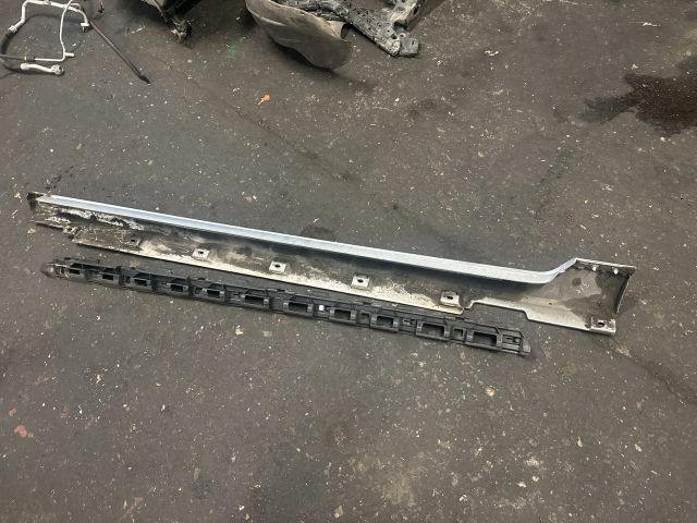 bontott VW PASSAT B8 Jobb Küszöb