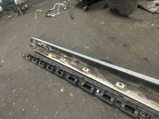 bontott VW PASSAT B8 Jobb Küszöb