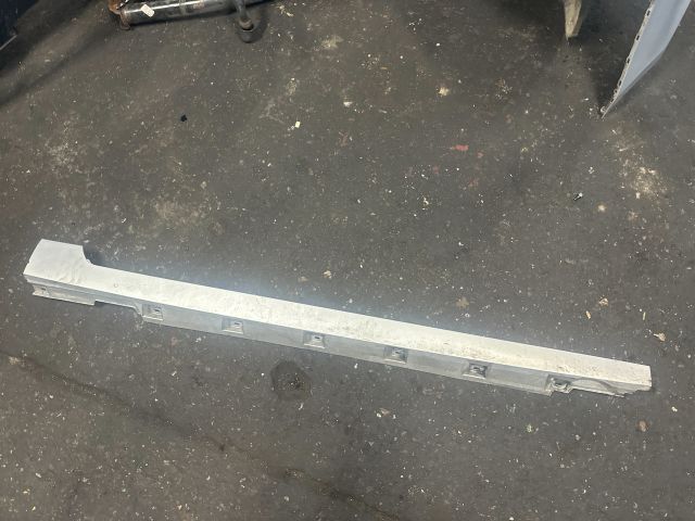 bontott VW PASSAT B8 Jobb Küszöb