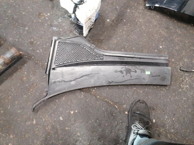 bontott VW PASSAT B8 Jobb Levélrács Záróvég