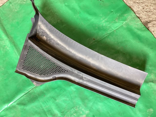 bontott VW PASSAT B8 Jobb Levélrács Záróvég