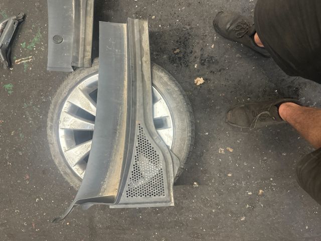 bontott VW PASSAT B8 Jobb Levélrács Záróvég