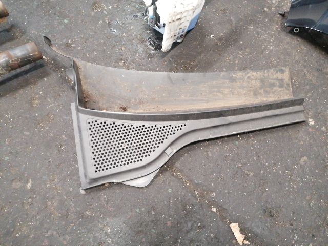 bontott VW PASSAT B8 Jobb Levélrács Záróvég