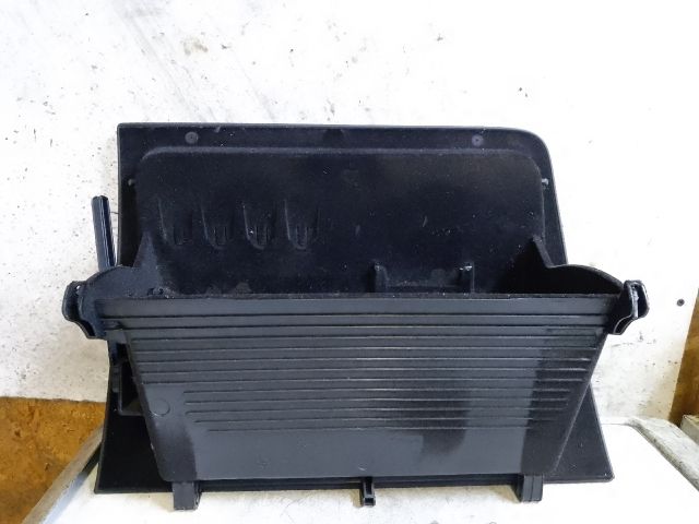 bontott VW PASSAT B8 Kesztyűtartó Ajtó