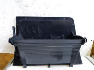 bontott VW PASSAT B8 Kesztyűtartó Ajtó