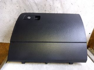 bontott VW PASSAT B8 Kesztyűtartó Ajtó