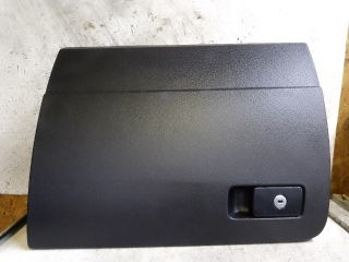 bontott VW PASSAT B8 Kesztyűtartó Ajtó