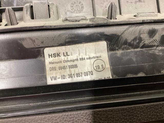 bontott VW PASSAT B8 Kesztyűtartó