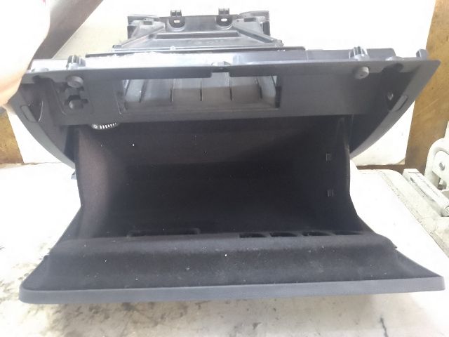 bontott VW PASSAT B8 Kesztyűtartó