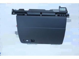 bontott VW PASSAT B8 Kesztyűtartó