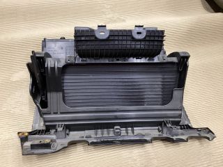 bontott VW PASSAT B8 Kesztyűtartó