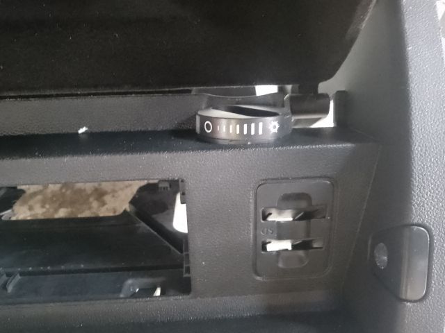 bontott VW PASSAT B8 Kesztyűtartó