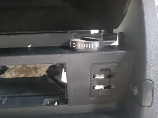 bontott VW PASSAT B8 Kesztyűtartó