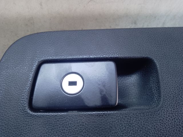 bontott VW PASSAT B8 Kesztyűtartó