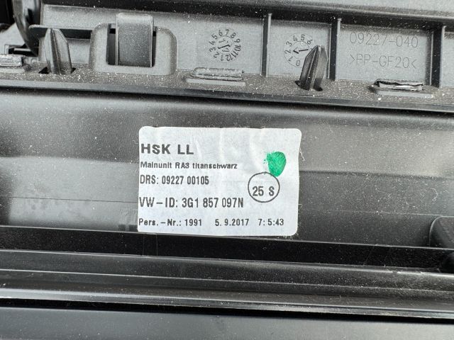 bontott VW PASSAT B8 Kesztyűtartó