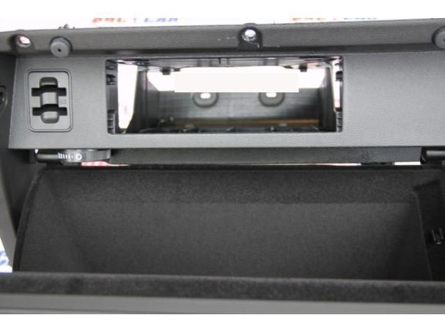 bontott VW PASSAT B8 Kesztyűtartó