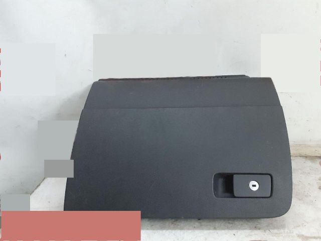 bontott VW PASSAT B8 Kesztyűtartó