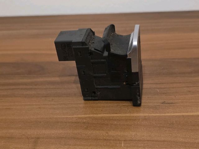 bontott VW PASSAT B8 Kézifék Kapcsoló