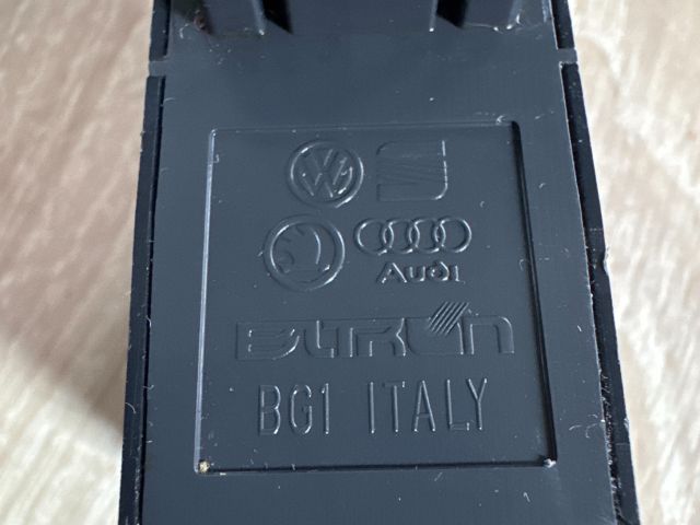 bontott VW PASSAT B8 Kézifék Kapcsoló