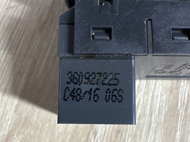 bontott VW PASSAT B8 Kézifék Kapcsoló