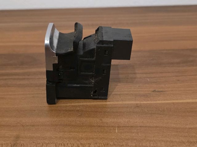 bontott VW PASSAT B8 Kézifék Kapcsoló