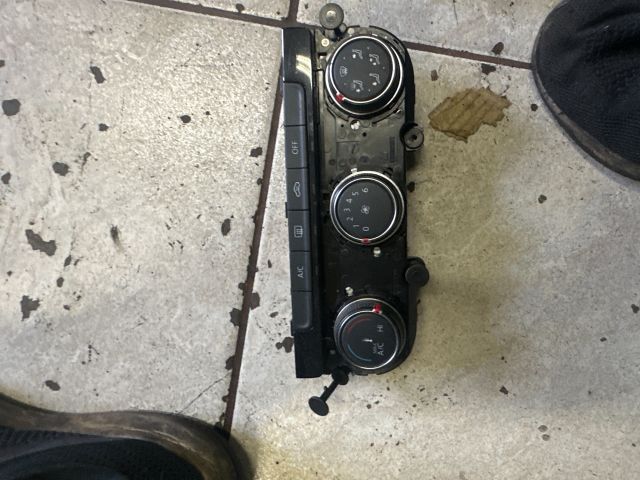 bontott VW PASSAT B8 Klíma Kapcsoló