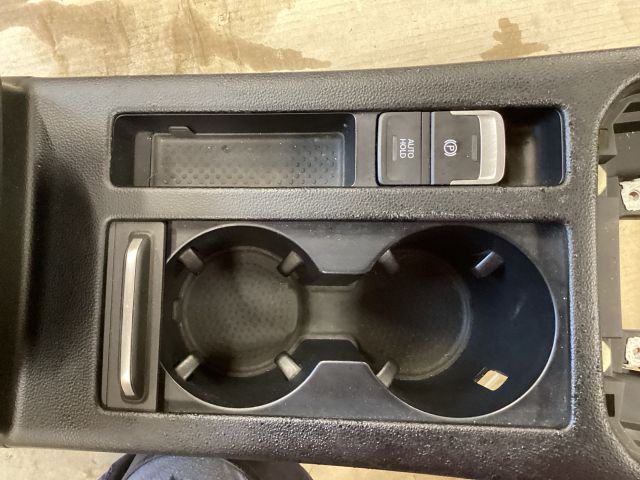 bontott VW PASSAT B8 Könyöklő