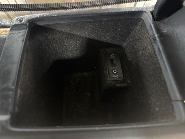 bontott VW PASSAT B8 Könyöklő