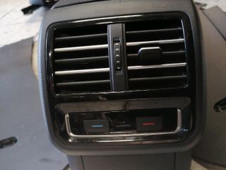 bontott VW PASSAT B8 Könyöklő