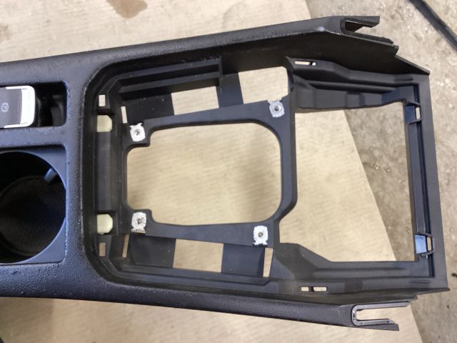 bontott VW PASSAT B8 Könyöklő