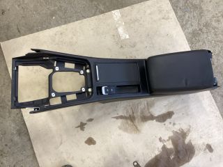 bontott VW PASSAT B8 Könyöklő