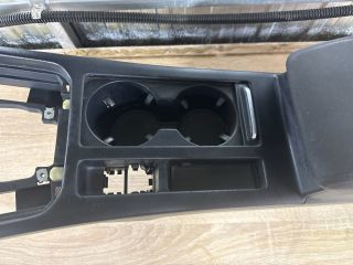 bontott VW PASSAT B8 Könyöklő