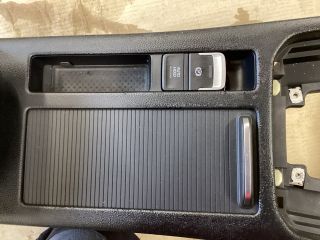 bontott VW PASSAT B8 Könyöklő