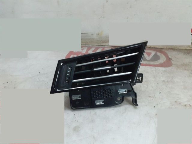 bontott VW PASSAT B8 Középső Bal Szellőző