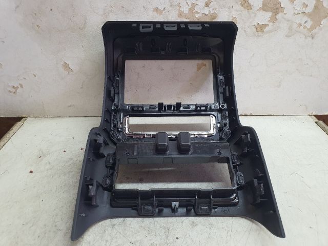 bontott VW PASSAT B8 Középső Szellőző Keret